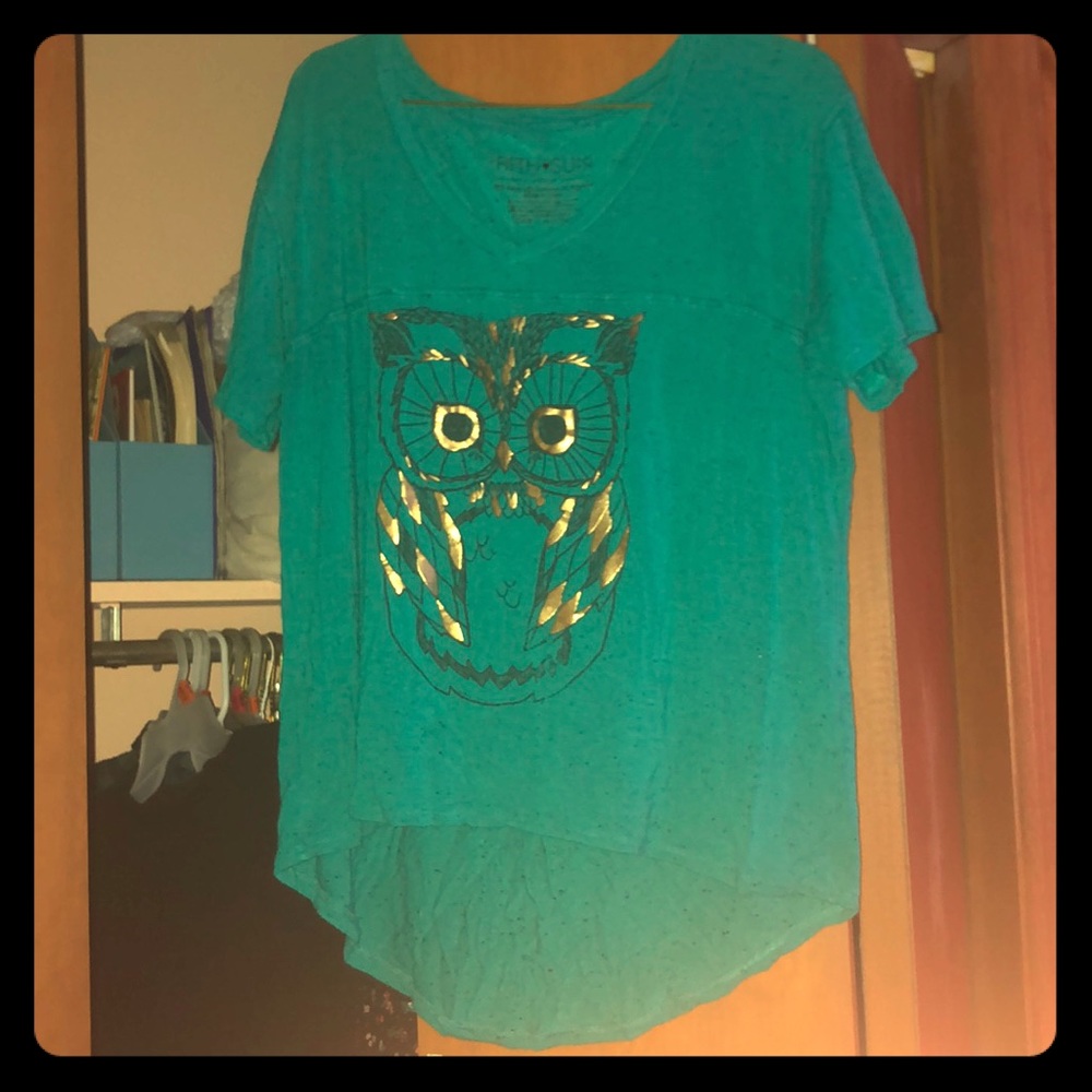 A blue/green owl with golden feathers shirt